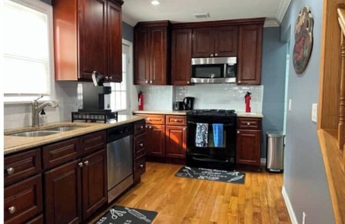 Teaneck House | Beautiful place minutes away to New York City .