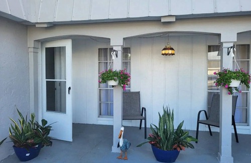 Holiday House | Beautiful pool house in Holiday, Florida.