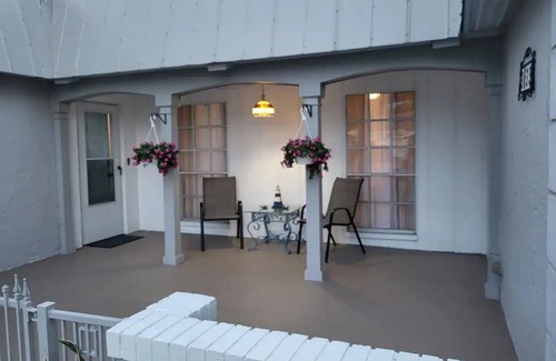 Holiday House | Beautiful pool house in Holiday, Florida.