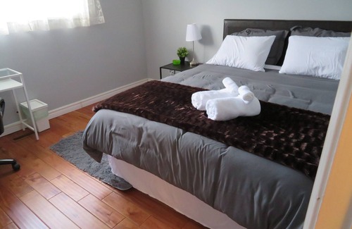 Bayview Woods - Steeles House | Beautiful Private 2 bedrooms 2 Queen Beds 1 link-Ensuite