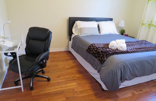 Bayview Woods - Steeles House | Beautiful Private 2 bedrooms 2 Queen Beds 1 link-Ensuite