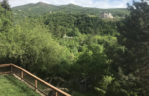 Bountiful House | Beautiful, Private 3 Bedroom/3 Bath on Canyon