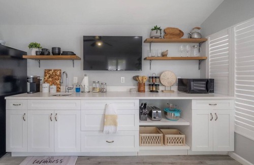 SoHo House | Beautiful Private Bungalow near Hyde Park!