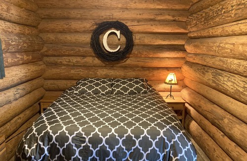 Lac La Biche Cabin | Beautiful Private Lakefront Log Cabin in the Woods