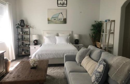 Palm Valley House | Beautiful Private Casita/Guesthouse w/Kitchen, Access to Pool/Spa