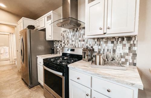 Old Southwest Apartment | Beautiful Private Cottage Sunstone