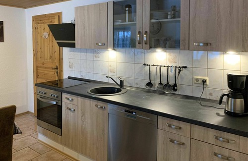 Grossschoenau House | Beautiful private villa for 5 people with hot tub, WIFI, TV, terrace, pets allowed and parking