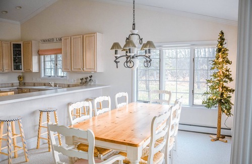 Ponshewaing Cottage | Beautiful Private Home on Crooked Lake Near Petoskey & Harbor Springs