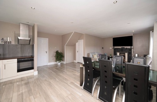 Cork House | Beautiful Private House. 10 mins drive to City Centre & Blarney Castle.