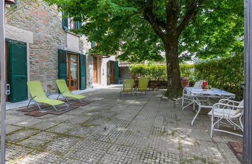 Castelfranco di Sopra House | Beautiful private villa for 5 guests with WIFI, TV, patio, pets allowed and parking