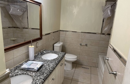 Brampton House | Beautiful Private Room- Full Amenities- Near Restaurants Shopping & Transit 3