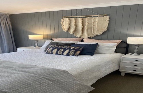Armidale House | Beautiful private Tallowood Apartment