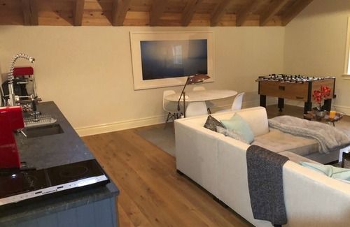 Bridgehampton House | BEAUTIFUL PRIVATE SUITE-2ND FL BARN, SHORT BIKE OR WALK TO VILLAGE & BEACHES