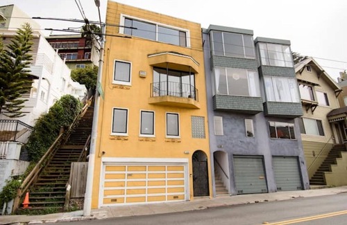 Upper Market House | Beautiful Private Studio Apartment With Stunning 360 View of Downtown
