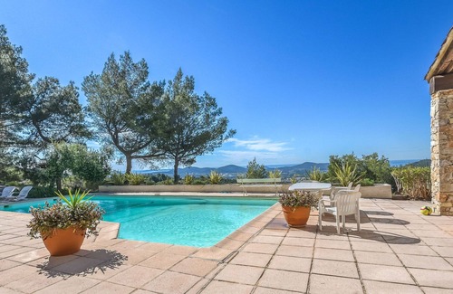 Sollies-Ville Villa | Beautiful private villa for 6 people with private pool, TV and terrace