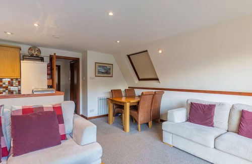 South Laggan House | Beautiful private villa with WIFI, hot tub, TV, terrace, pets allowed, panoramic view and parking