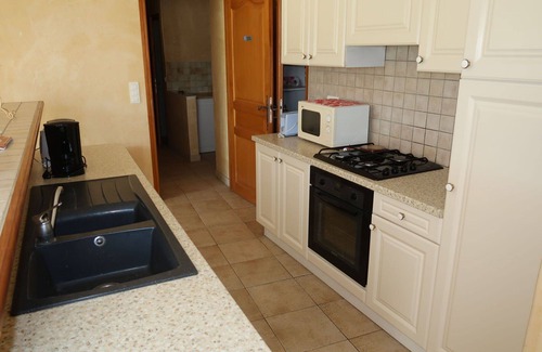 Grillon House | Beautiful private villa for 4 guests with TV, patio, pets allowed and parking