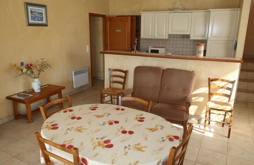 Grillon House | Beautiful private villa for 4 guests with TV, patio, pets allowed and parking