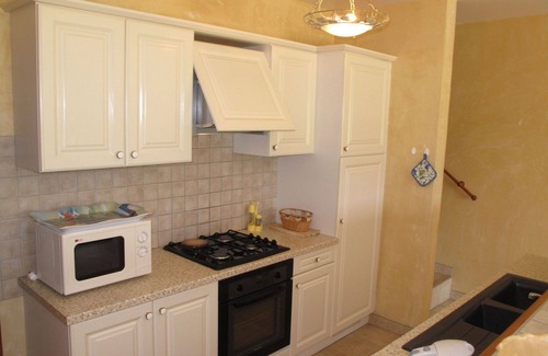 Grillon House | Beautiful private villa for 4 guests with TV, patio, pets allowed and parking
