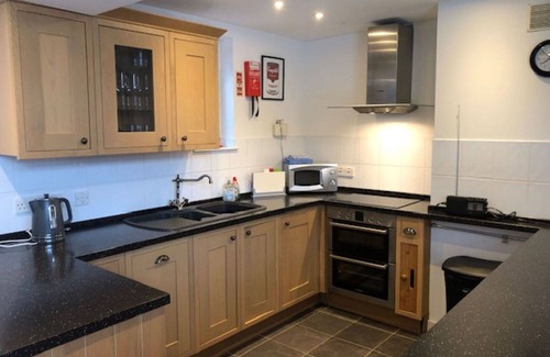 East Lewiston House | Beautiful private villa for 4 guests with WIFI, TV, terrace, pets allowed and parking