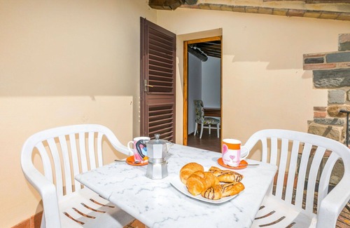 Scandicci Villa | Beautiful private villa for 4 people with WIFI, TV, patio, pets allowed, panoramic view and park.