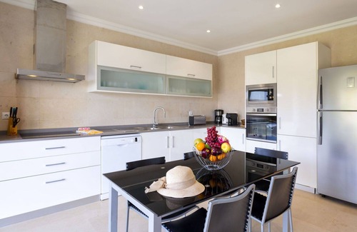 Patio Villa | Beautiful private villa for 12 guests with WIFI, A/C, private pool, TV, patio and parking