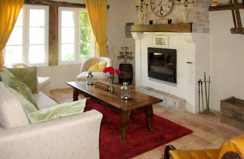 Monteaux House | Beautiful private villa for 4 people with WIFI, TV, terrace, pets allowed and parking