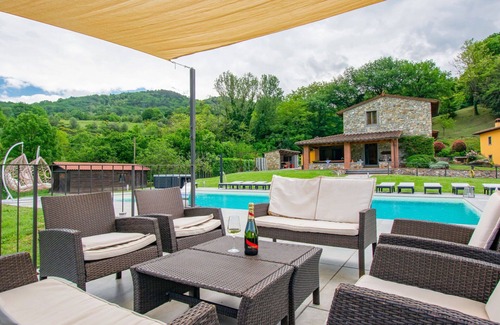 Dicomano Villa | Beautiful private villa with hot tub, A/C, private pool, WIFI, TV, balcony, pets allowed and par.