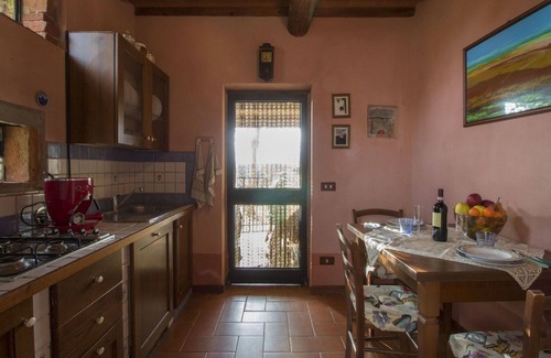 Laterina Villa | Beautiful private villa with WIFI, pool, TV, patio, pets allowed and parking, close to Arezzo