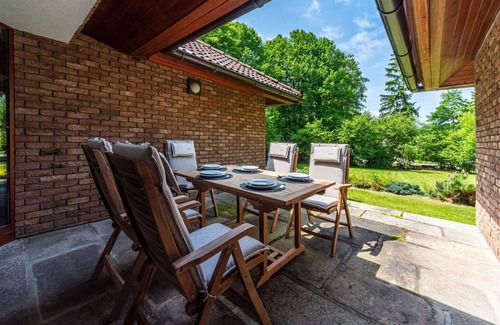 Clunek House | Beautiful private villa for 6 guests with WIFI, private pool, TV, patio, pets allowed and parking