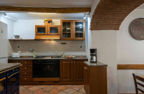 Vicchio House | Beautiful private villa for 10 people with WIFI, private pool, TV, patio, pets allowed and parking
