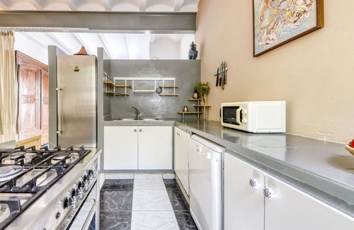 Fortia House | Beautiful private villa for 6 people with private pool, WIFI, TV, patio, pets allowed and parking