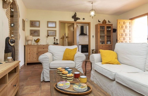 Sils House | Beautiful private villa for 6 guests with WIFI, private pool, TV, balcony, pets allowed and park.