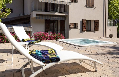 San Godenzo Villa | Beautiful private villa for 16 people with hot tub, A/C, WIFI, TV, patio and panoramic view