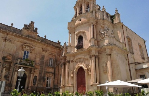Ragusa Villa | Beautiful private villa for 8 guests with private pool, WIFI, A/C, TV, terrace and parking
