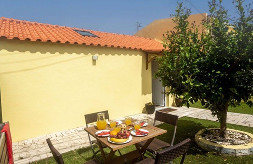 Linho Villa | Beautiful private villa for 4 guests with A/C, WIFI, TV and terrace