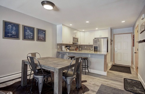 Mountain House Condo | Beautiful Property/Stunning Views/Walk to the Slopes/Shared Hot Tub