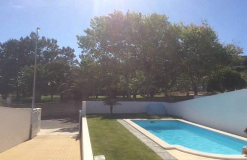 Sao Martinho do Porto Villa | Beautiful villa for 8 people with private pool close to the beach