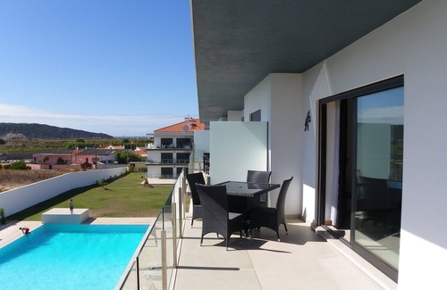 Sao Martinho do Porto Apartment | Beautifully Finished Spacious Penthouse Apartment In A Peaceful Location