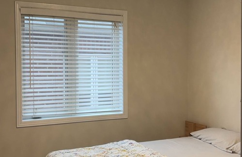 Brampton House | Beautiful Queen Room