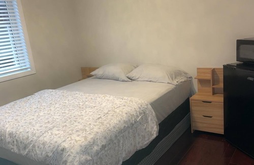 Brampton House | Beautiful Queen Room
