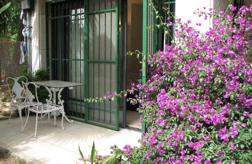 Mamilla Apartment | Beautiful & quiet garden apartment