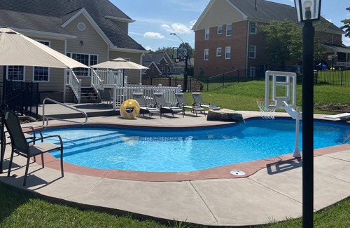Ooltewah House | BEAUTIFUL quiet neighborhood poolside home suite.