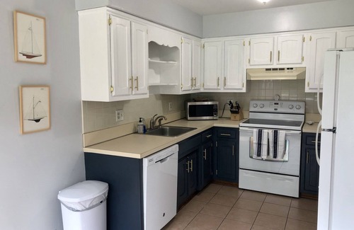 Silver Beach House | Beautiful, quiet, private, short walk to the beach.