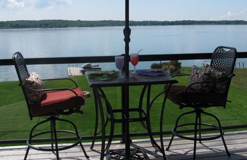 Leeds and the Thousand Islands Bed & Breakfast | Beautiful quiet waterfront ladies or couples retreat.