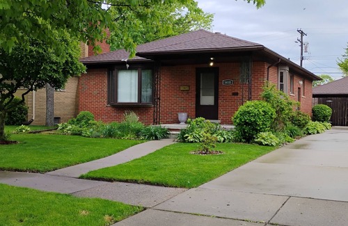 Eastpointe House | Beautiful Ranch in South Eastern Michigan!