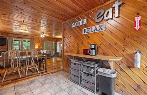 Rogers Cabin | Beautiful Ranch Log Cabin in the picturesque mountains of Red River Gorge, KY