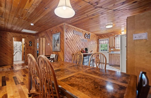 Rogers Cabin | Beautiful Ranch Log Cabin in the picturesque mountains of Red River Gorge, KY