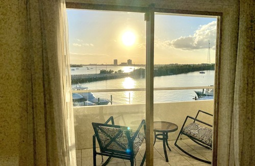 North Bay Village Apartment | Beautiful remodeled waterfront apartment with pool & free parking. 5min to beach