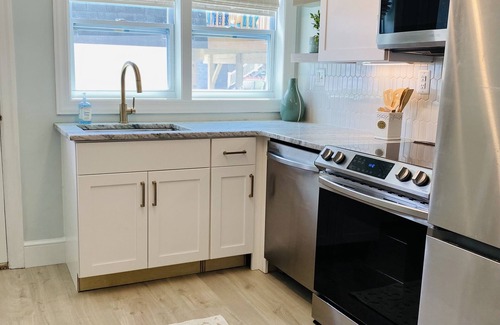 Crisfield Cottage | BEAUTIFUL REMODELED "COTTAGE BY THE BAY" in CRISFIELD! WE STRIVE TO BE THE BEST!